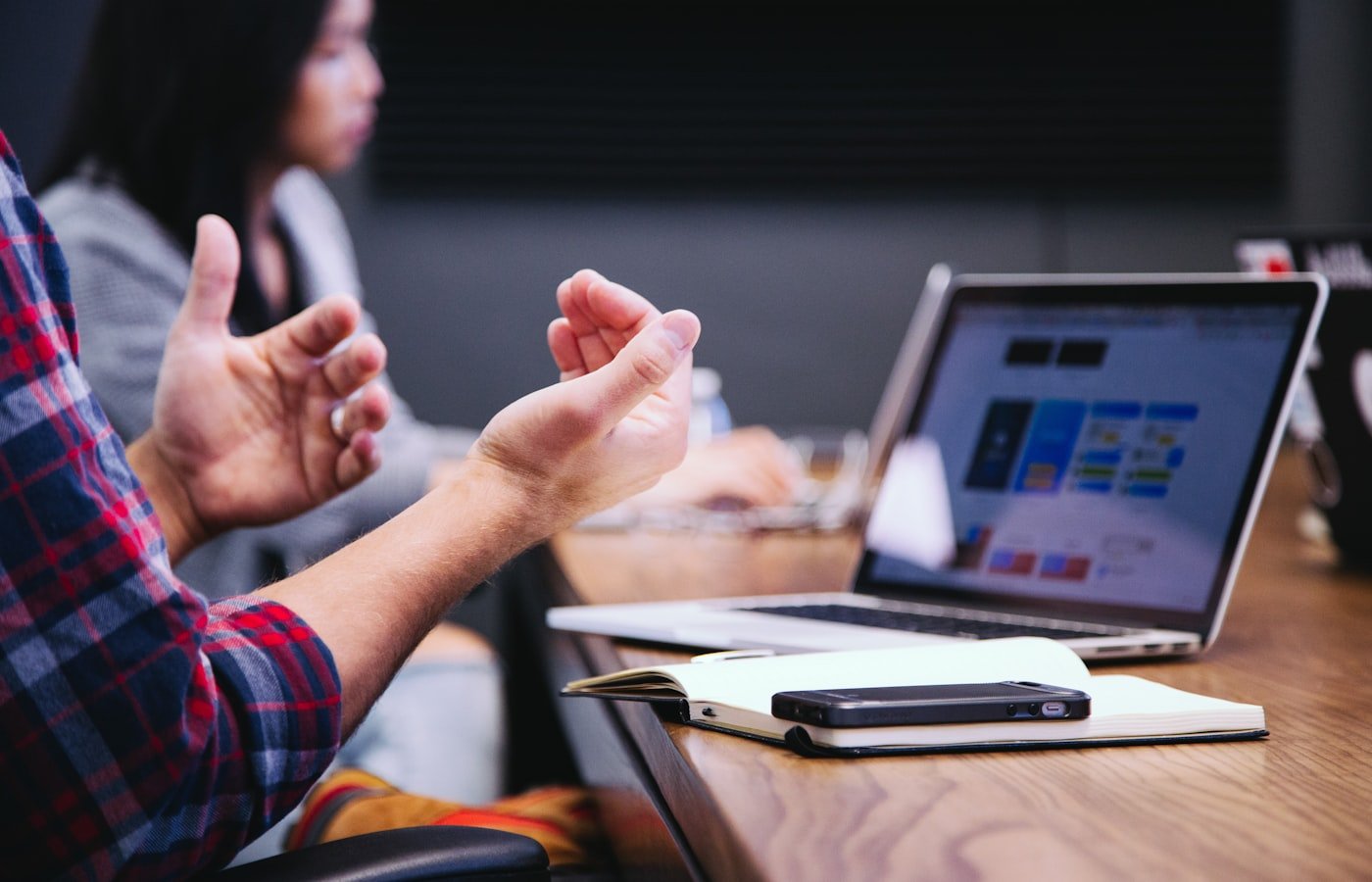 How to Brief a Remote Product Team in 2026 (So Delivery Stays on Track)